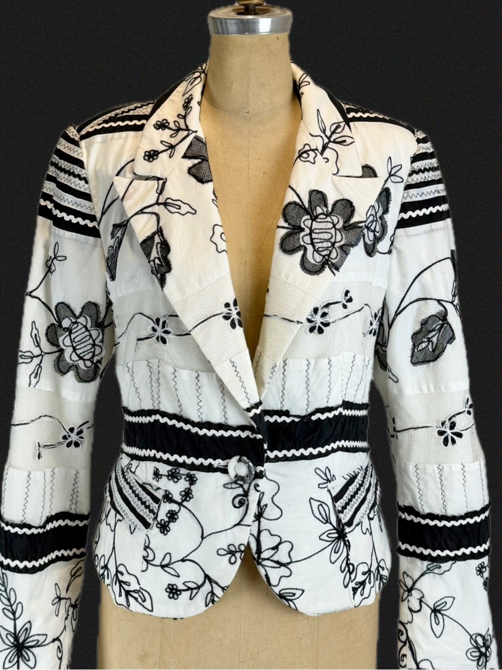 VINTAGE Boho Chic embellished blazer women’s jacket embroidered flower artsy 90s
